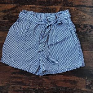 Back striped comfy shorts